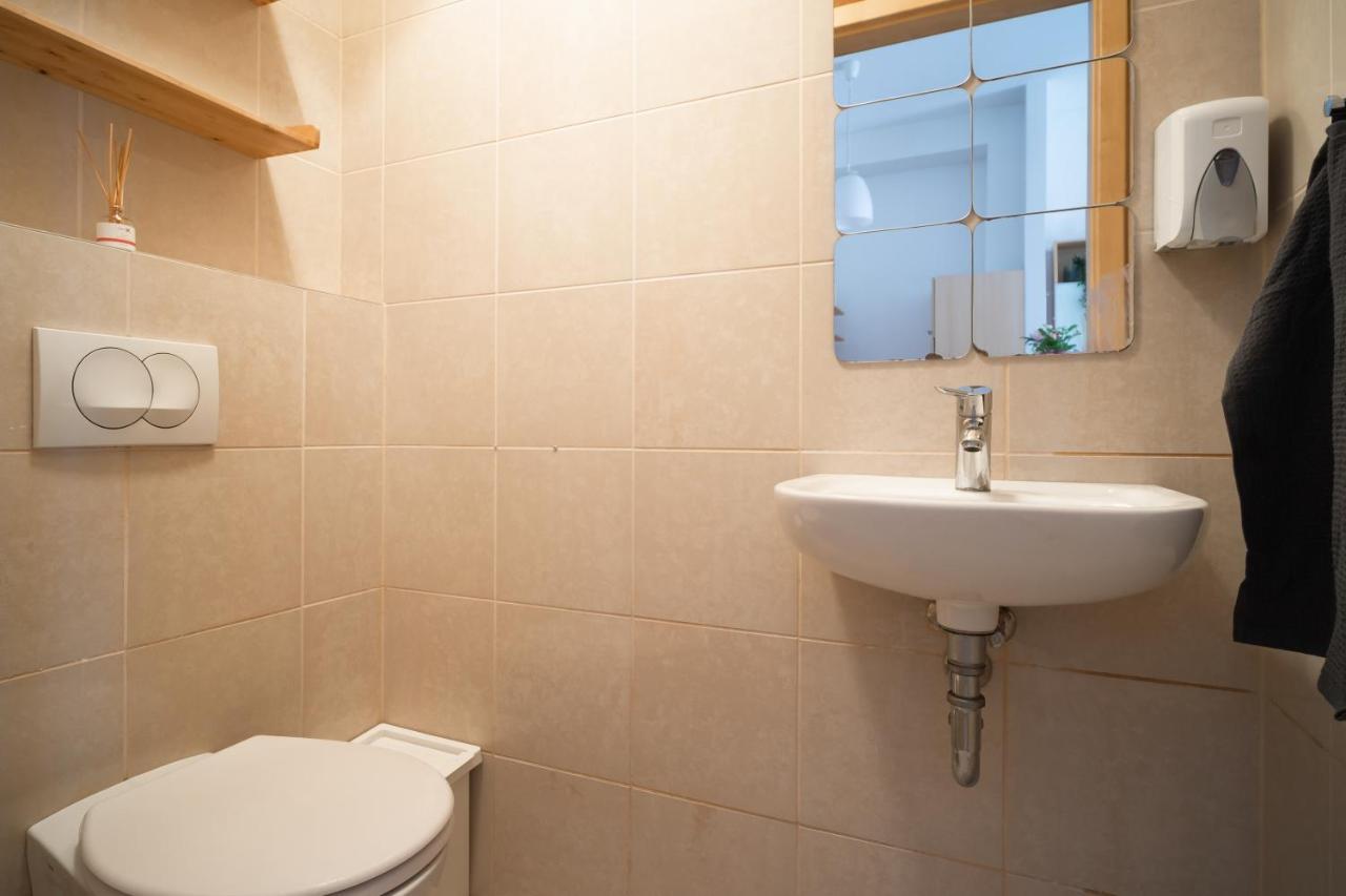 Central Apartment At Gozsdu Court, 60 Sqm, 2 Rooms With 2 Ac, Elevators, Kitchen Budapest Exterior photo