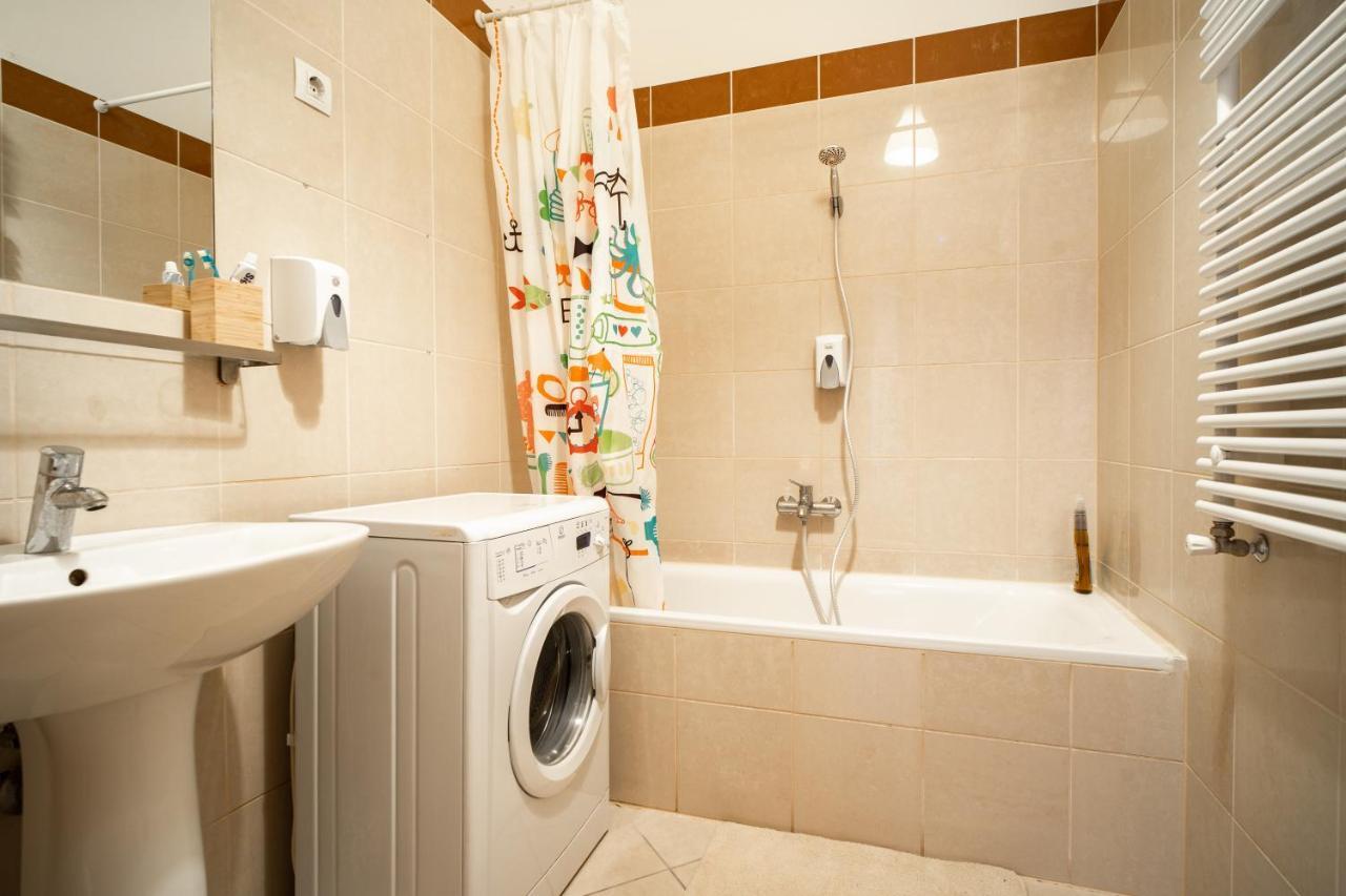 Central Apartment At Gozsdu Court, 60 Sqm, 2 Rooms With 2 Ac, Elevators, Kitchen Budapest Exterior photo